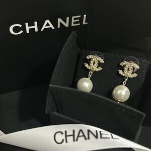 Chanel classic double C pearl pendant earrings
